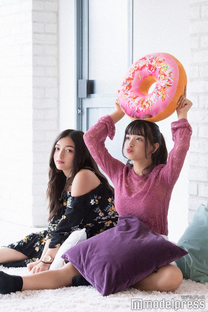 (左から)エリカ、マリナ (C)モデルプレス