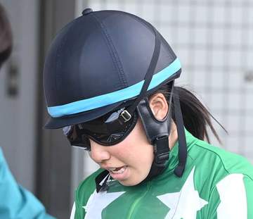 谷原柚希騎手が土曜新潟3Rで落馬負傷 担架に乗せられ救急車で運ばれる 土曜騎乗予定の残り全2鞍は乗り代わりに