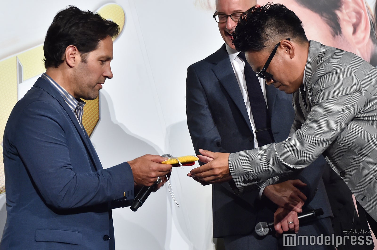 ポール・ラッド、宮川大輔 （C）モデルプレス