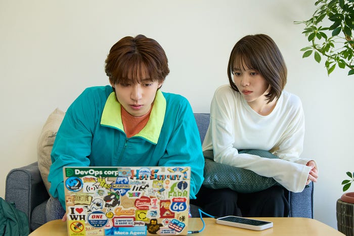 志賀李玖、志田彩良「ハイド&シーク 0秒前の彼女」第1話(C)日本テレビ