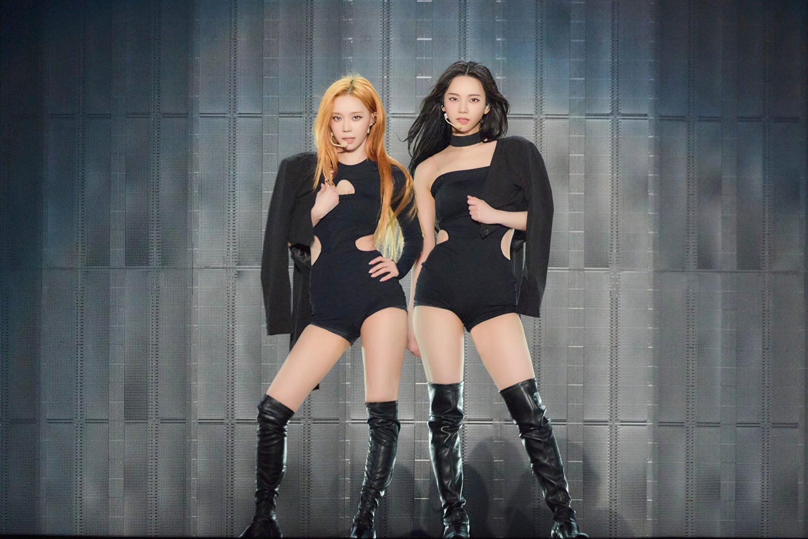 WINTER、KARINA （撮影 : 上西由華、村山泰紀）