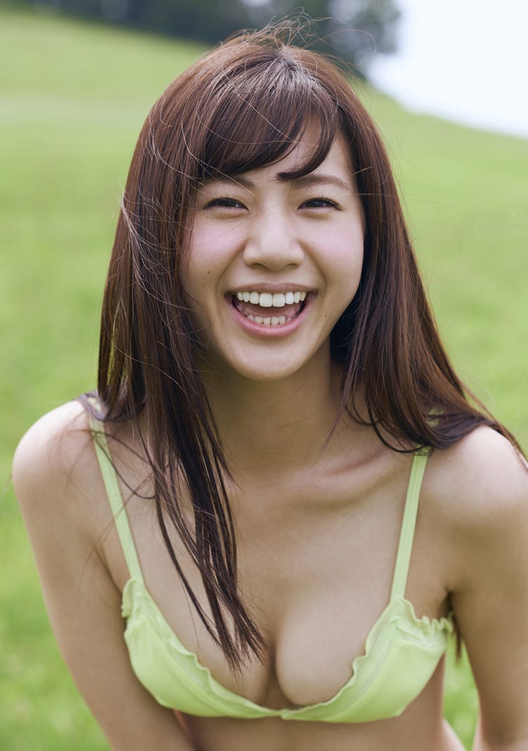 大伴理奈の画像 画像1/7) “日本一すっぴんが可愛い22歳”大伴理奈、谷間くっきりビキニで笑顔はじける - モデルプレス