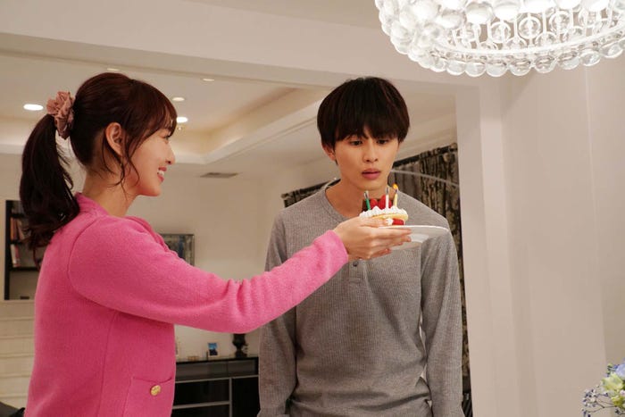 菅井友香、草川拓弥「ビジネス婚-好きになったら離婚します-」第6話より(C)「ビジネス婚」製作委員会・MBS