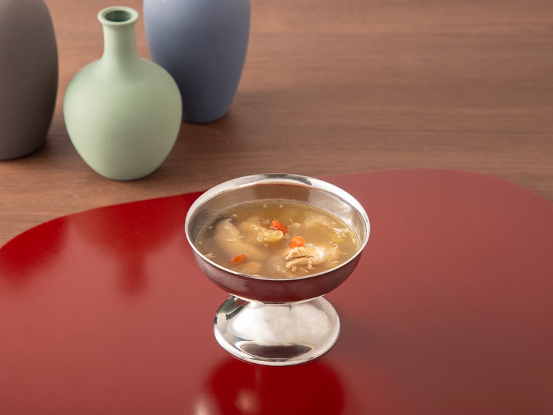 体調確認の鶏粥　税込890円（C）日向夏／イマジカインフォス　イラスト：しのとうこ