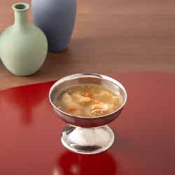 体調確認の鶏粥 税込890円(C)日向夏/イマジカインフォス イラスト:しのとうこ
