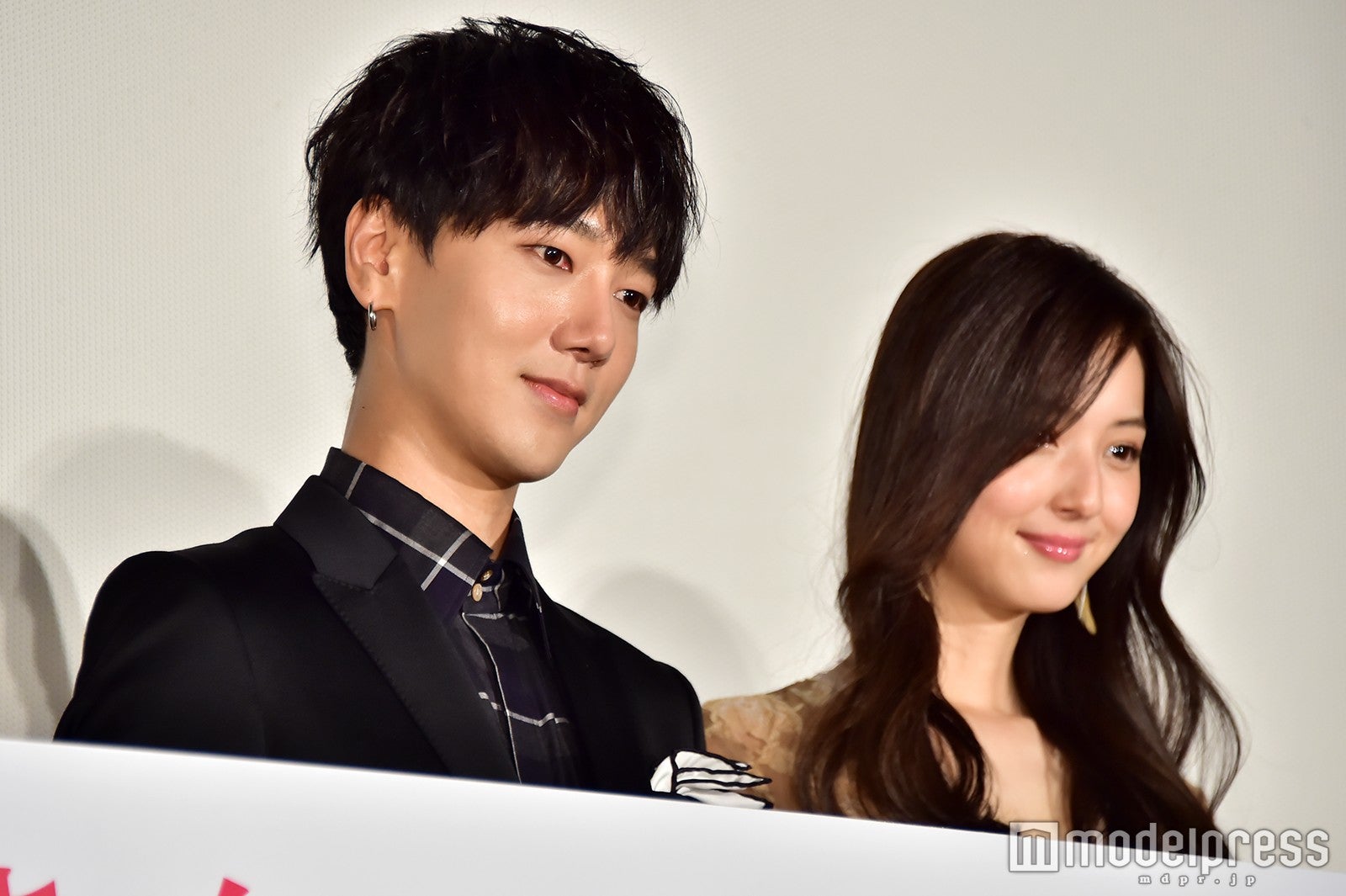 イェソン（SUPER JUNIOR）、佐々木希 （C）モデルプレス