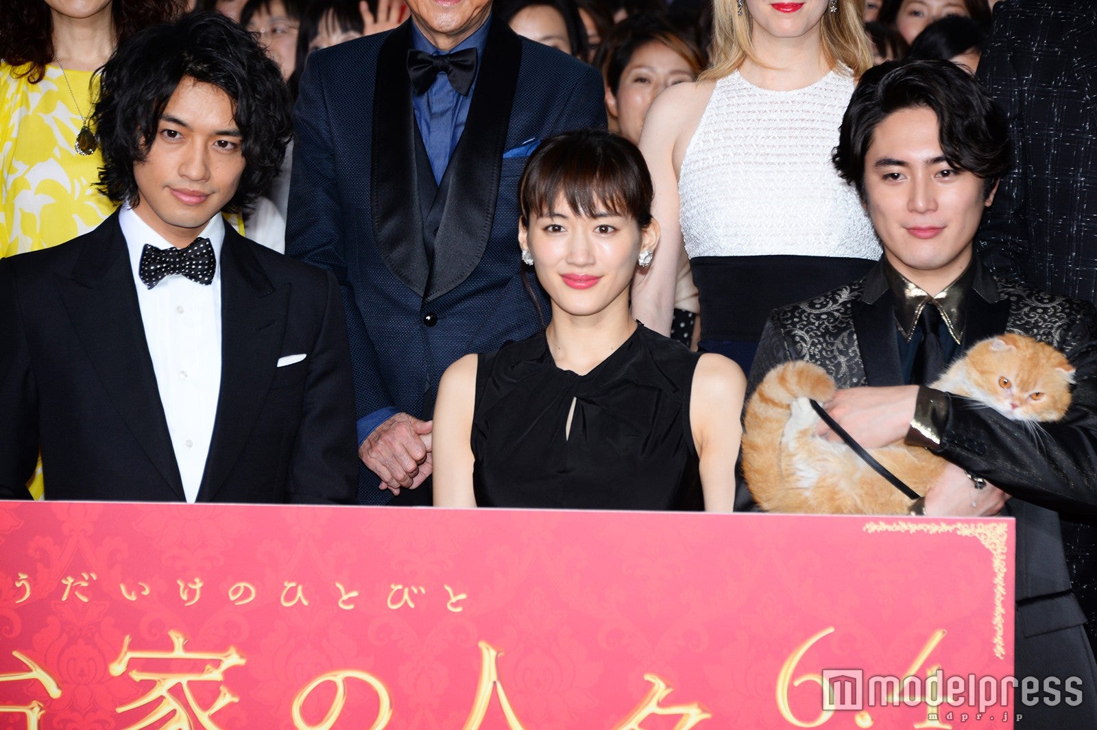 （左から）斎藤工、綾瀬はるか、間宮祥太朗（C）モデルプレス