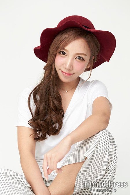 ざわちん／（C）ざわちん／『ヘアと眉を完コピすれば8割似せられる。ざわちん流　魔法のなりきり　ヘアスタイルBOOK』（講談社）より