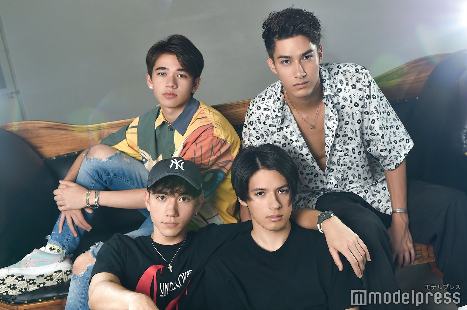 （後列左から）モリアティー慶怜、橋爪ミカ（前列左から）ミッチェル和馬、青山ウィリアム（C）モデルプレス