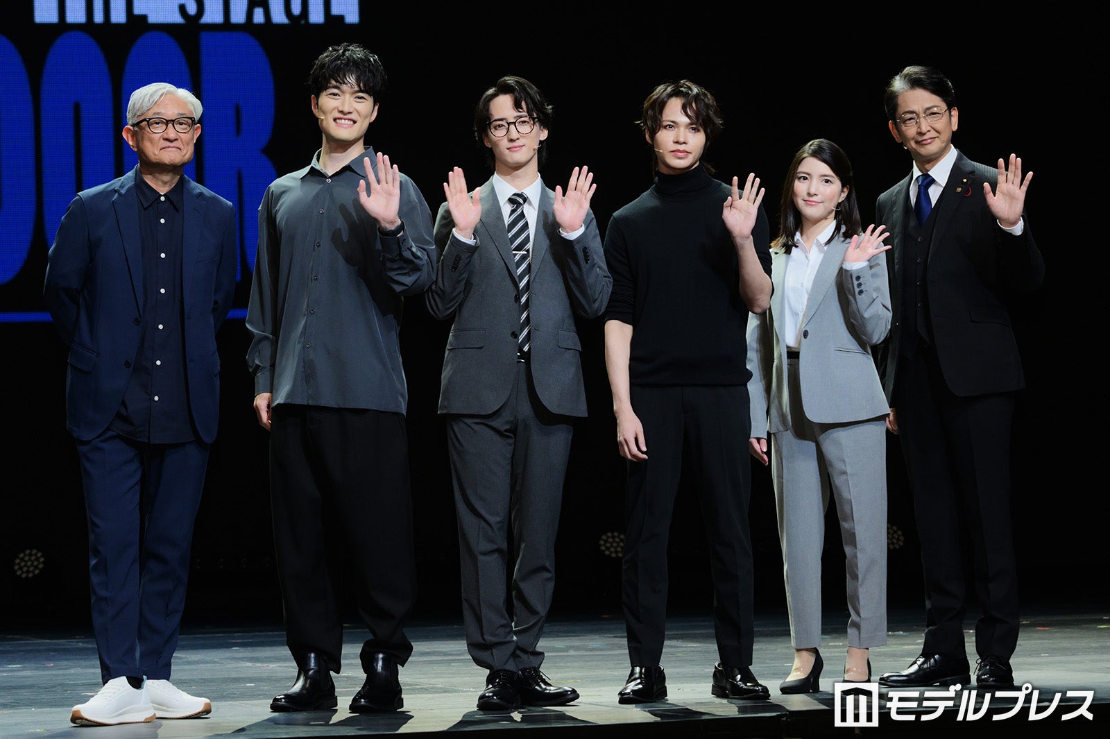 （左から）演出・堤幸彦氏、入江甚儀、川島如恵留、上田竜也、川島海荷、岡田浩暉（C）モデルプレス