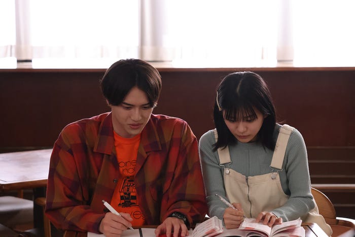 岩崎大昇、永瀬莉子(C)椎葉ナナ/集英社・NTV・J Storm