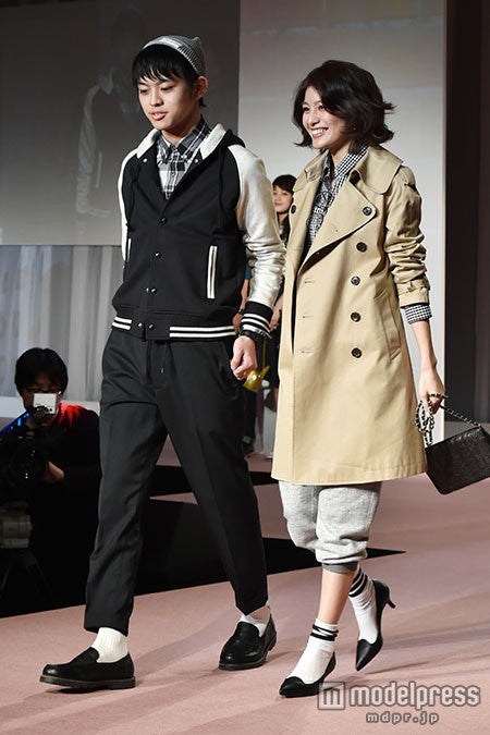 寺本愛美（右）