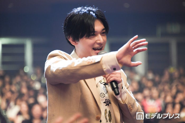 吉沢亮のサプライズに会場騒然「どうですか？生の吉沢亮は」“客席降臨”に号泣するファン続出