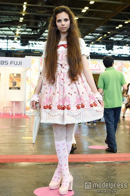 ロリータ・ファッションで「JAPAN EXPO」に訪れた現地ファン