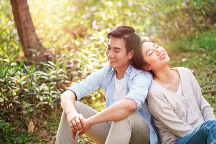 【尽くすタイプの女性】男性との相性は?