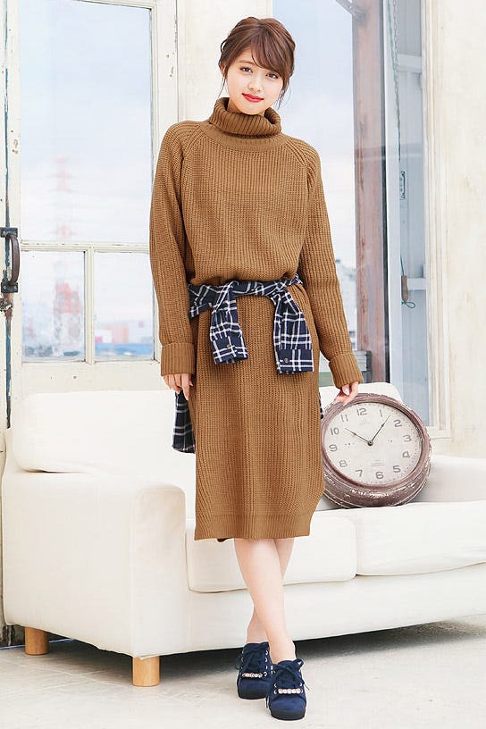 ヘムサイドスリット入り☆ボリュームタートルネック長袖ロングニットワンピース「神戸レタス」3290円(税込)/画像提供:神戸レタス