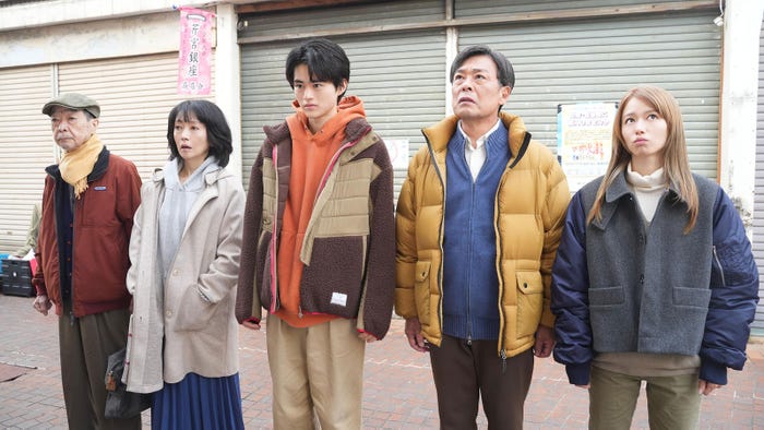綾田俊樹、麻生祐未、鈴鹿央士、光石研、山本舞香「闇バイト家族」第2話(C)「闇バイト家族」製作委員会