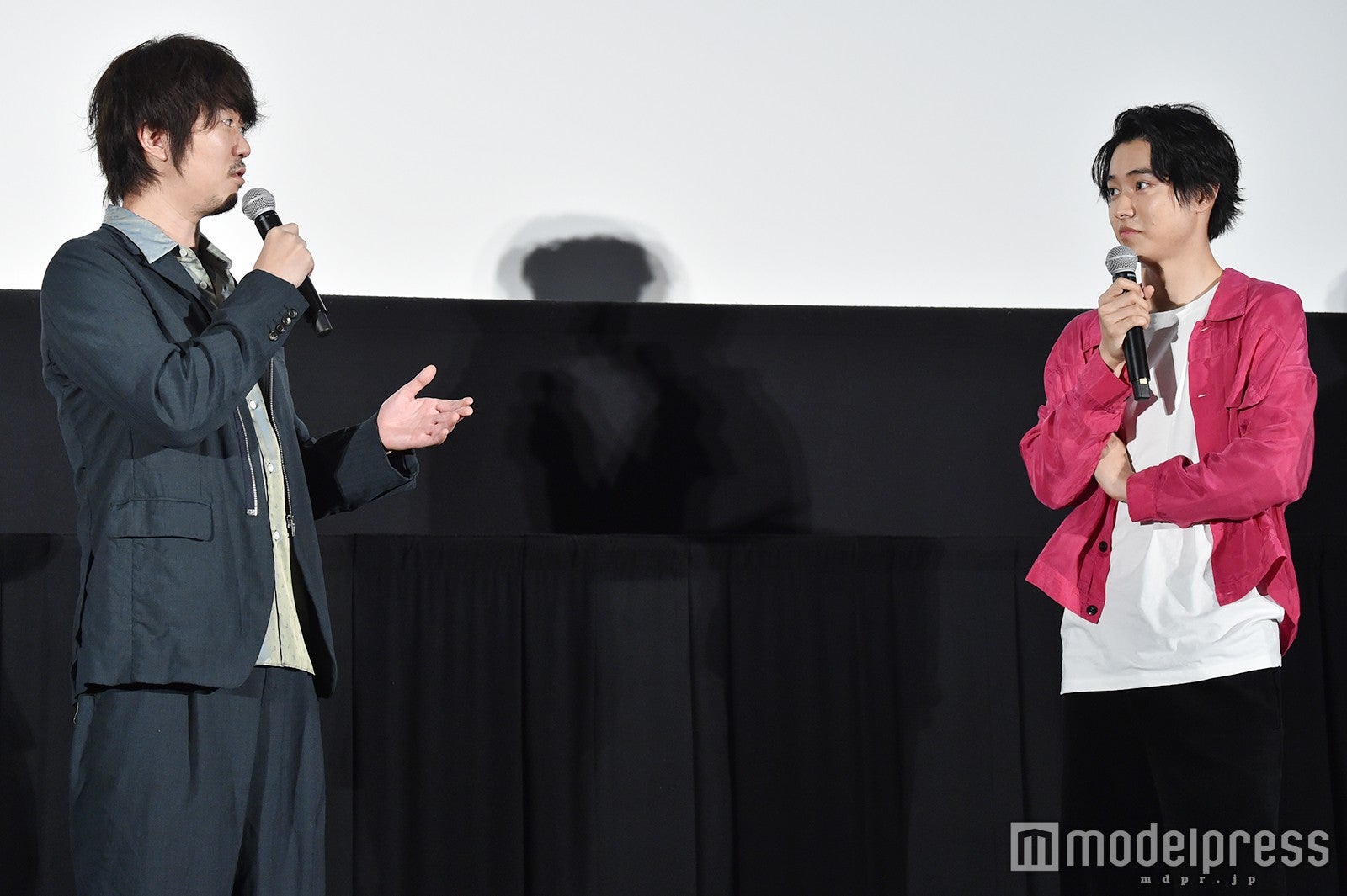 新井浩文、山崎賢人（C）モデルプレス