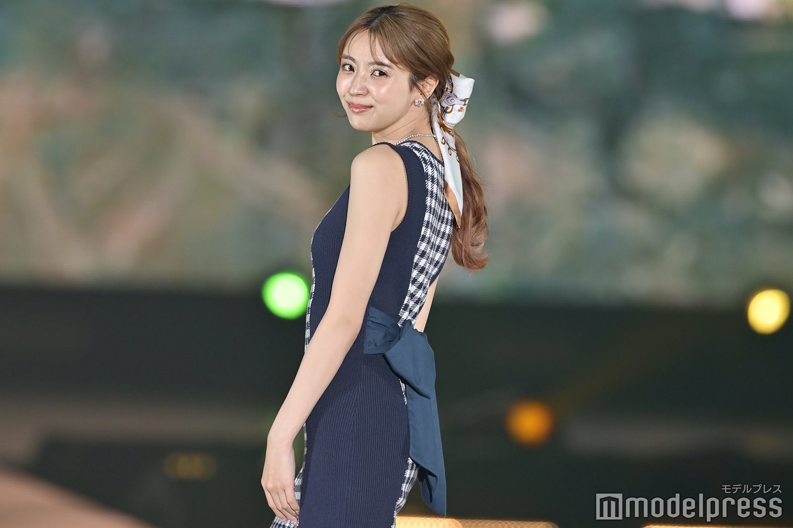 小林由依、ギンガムチェックワンピで美スタイル際立つ【GirlsAward 2025SS】