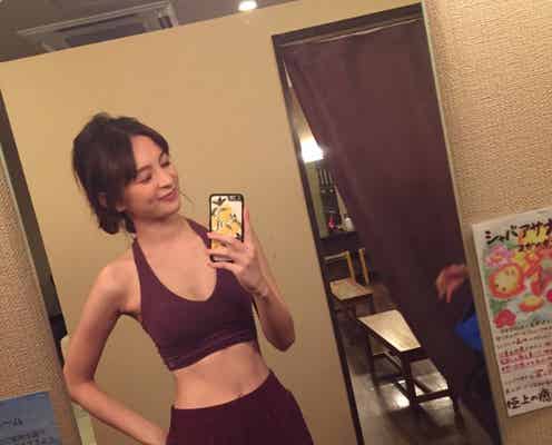 舞川あいく、美腹筋披露で反響「割れてる!」「美しい」