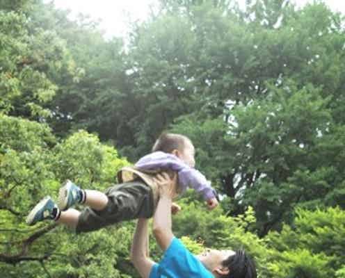 イモトアヤコ、1歳の息子との2ショット披露「CREA」母特集表紙に登場