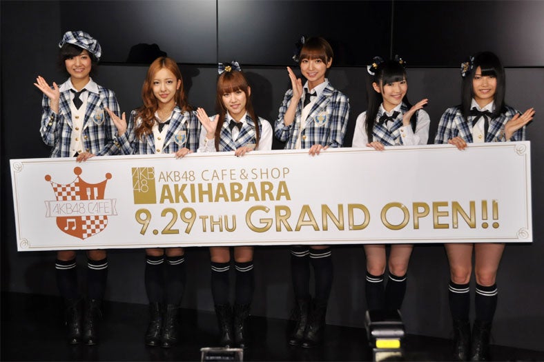 AKB48篠田麻里子、板野友美ら、秋葉原の”新名所”誕生を祝福