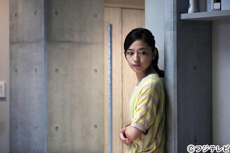 川口春奈／ドラマ「探偵の探偵」第1話より