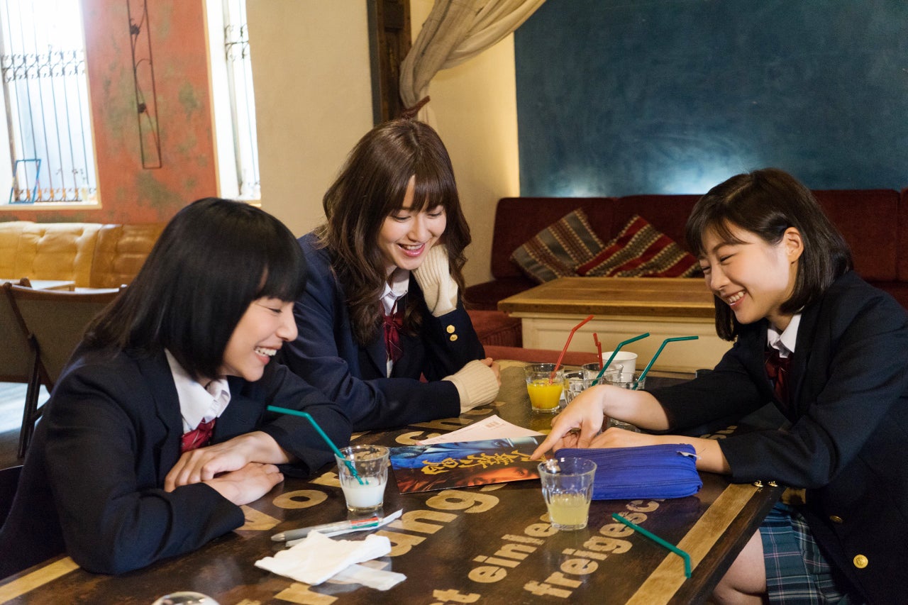 左から：生越千晴、阿部菜渚美、伊藤沙莉／映画『KABUKI DROP』より