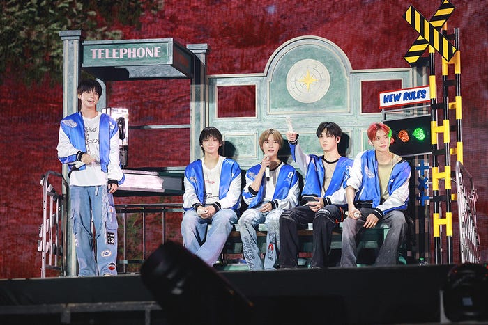 TOMORROW X TOGETHER(P)&(C)BIGHIT MUSIC