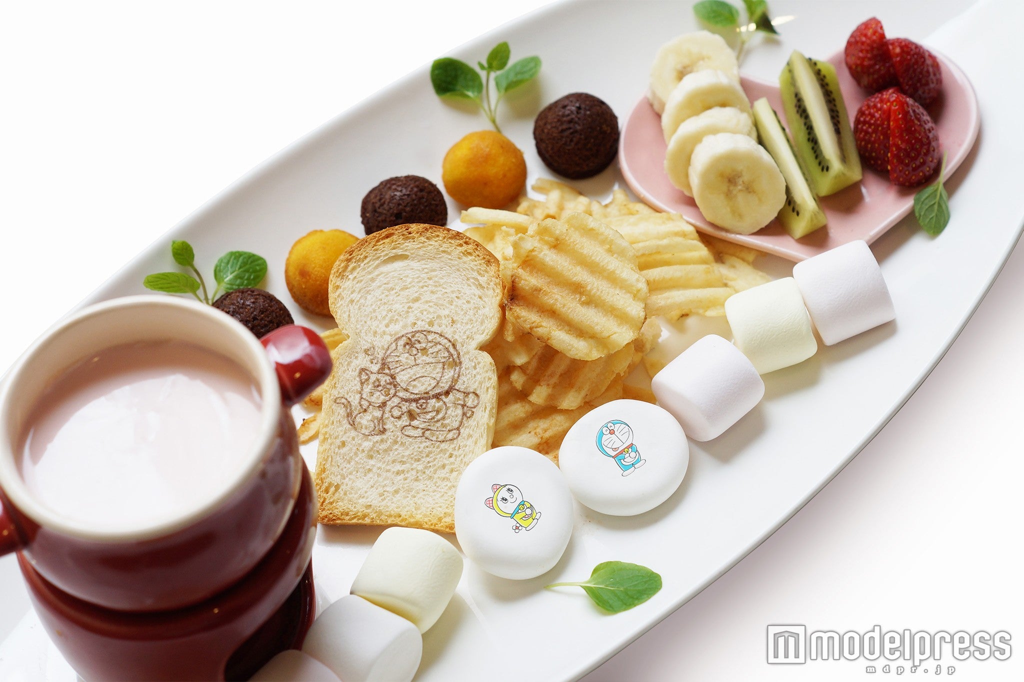 「ストロベリーチョコフォンデュ」￥¥1，600（税込）／画像提供：川崎市 藤子・Ｆ・不二雄ミュージアム