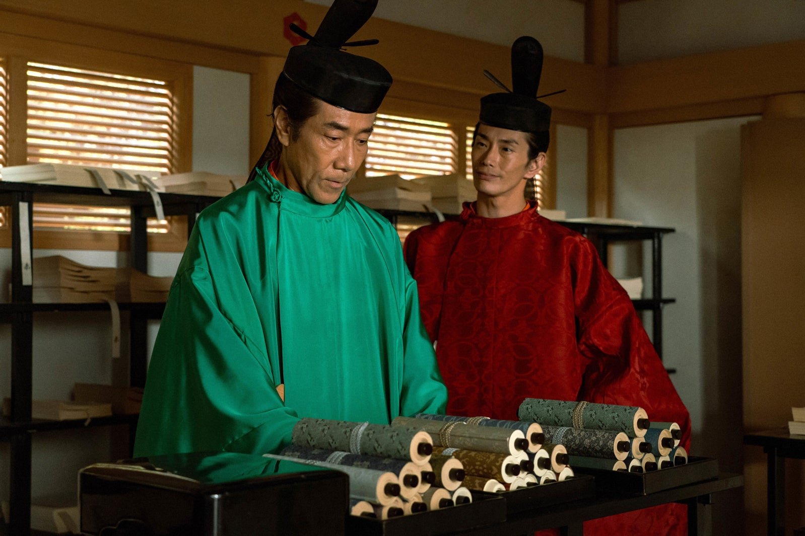 岸谷五朗、玉置玲央「光る君へ」第8話より（C）NHK