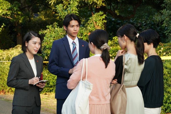 成海璃子、小宮璃央「全領域異常解決室」第3話(C)フジテレビ