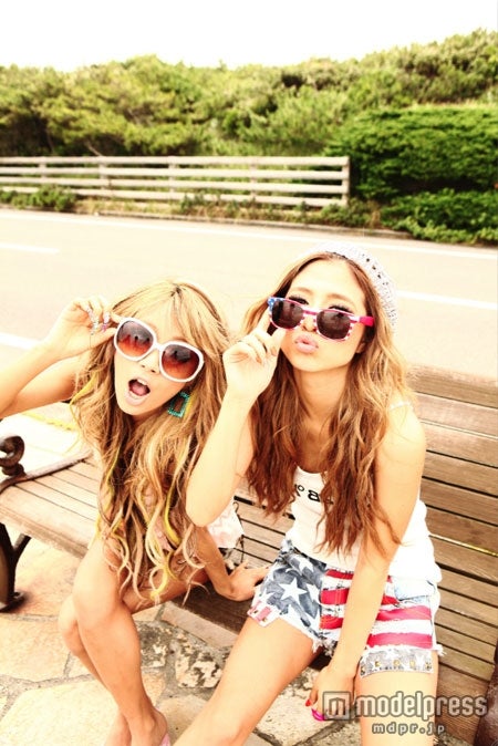 ゆまち、今井華／「FOXY egg」／画像提供：大洋図書