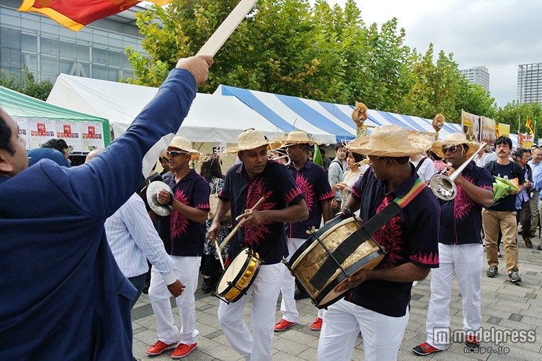 会場外ではスリランカフェスティバルも