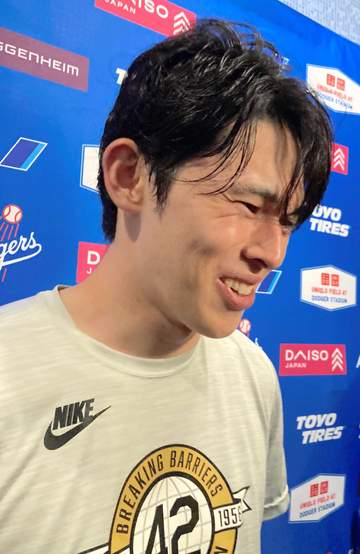 佐々木朗希 試合後に珍しく笑みを浮かべたワンシーン 明日の日本戦は観る？の問いに「ちょっと時間が…」無念の2者連続被弾もサヨナラ勝ち 投球には手応えにじむ