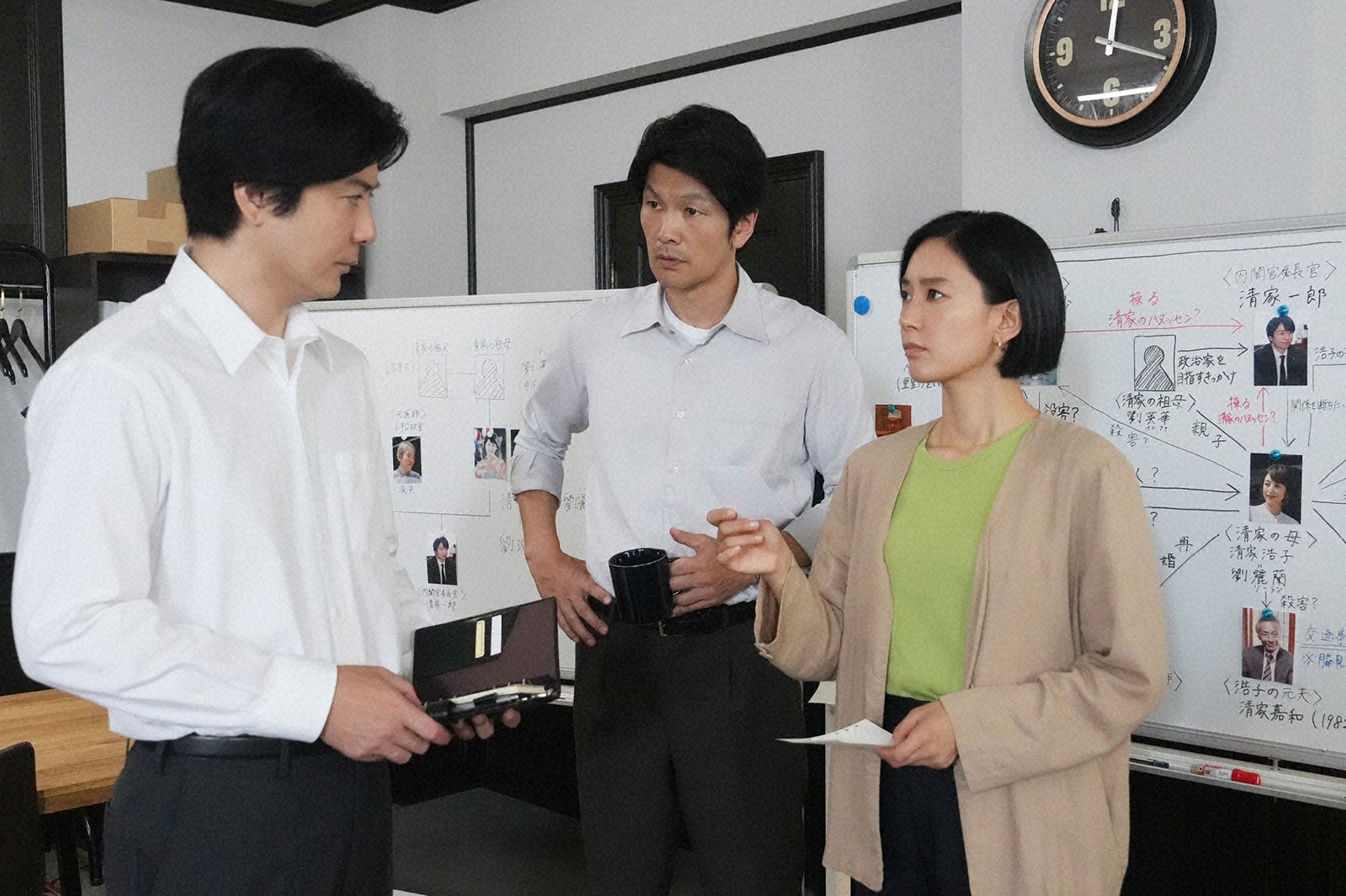 玉山鉄二、丸山智己、水川あさみ「笑うマトリョーシカ」第9話より（C）TBS