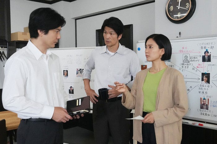 玉山鉄二、丸山智己、水川あさみ「笑うマトリョーシカ」第9話より(C)TBS