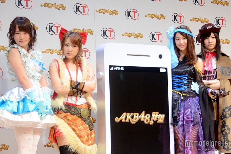 左から：川栄李奈、高橋みなみ、大島優子、島崎遥香