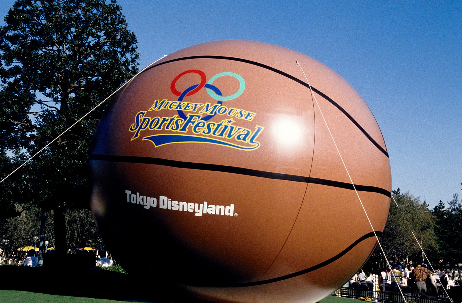 「ミッキーマウス・スポーツフェスティバル」のデコレーション（平成2年9月29日～11月18日） （C）Disney