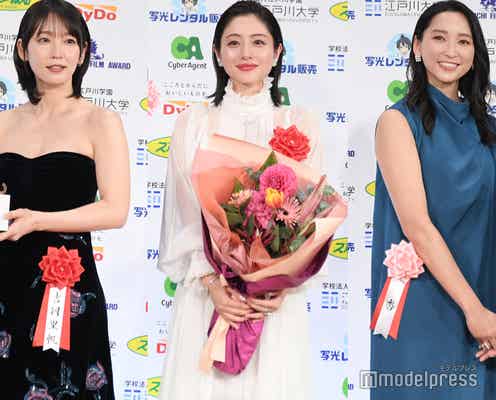 石原さとみはシースルー、吉岡里帆は美谷間のぞくベアトップ…授賞式で個性際立つドレス姿【第49回報知映画賞】