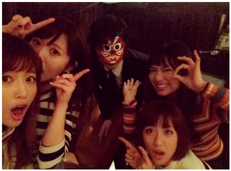 (左から)くみっきー、まりも、北原里英、高橋みなみ/くみっきーTwitterより