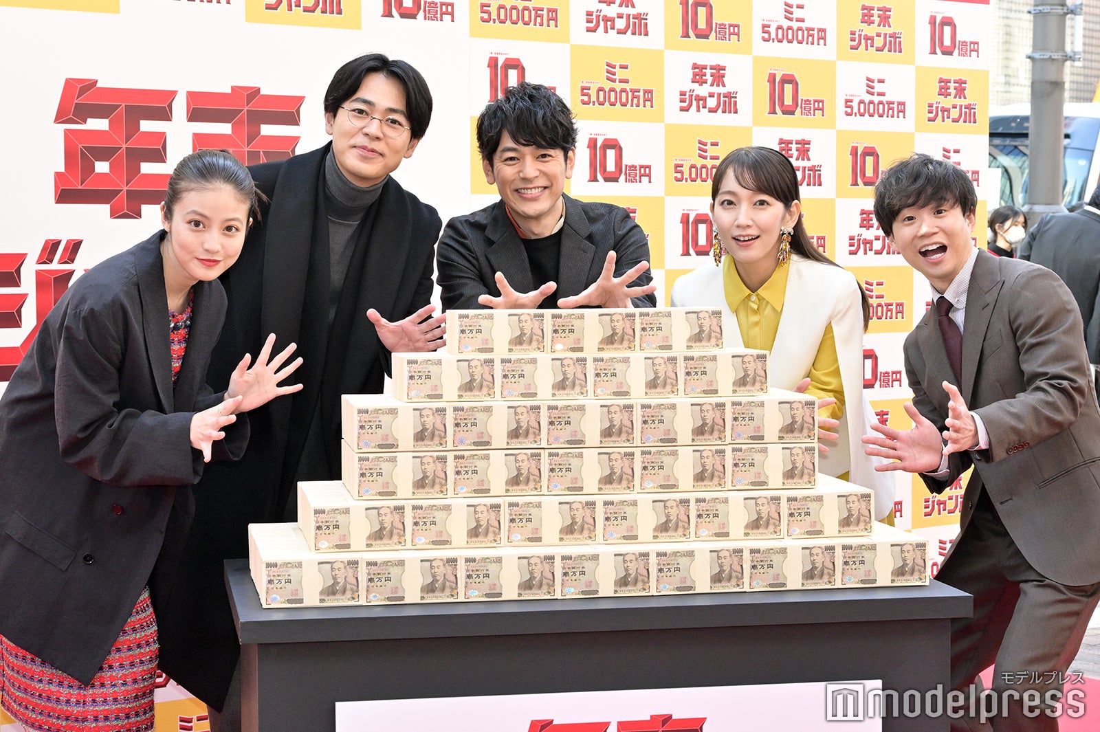 （左から）今田美桜、成田凌、妻夫木聡、吉岡里帆、矢本悠馬 （C）モデルプレス