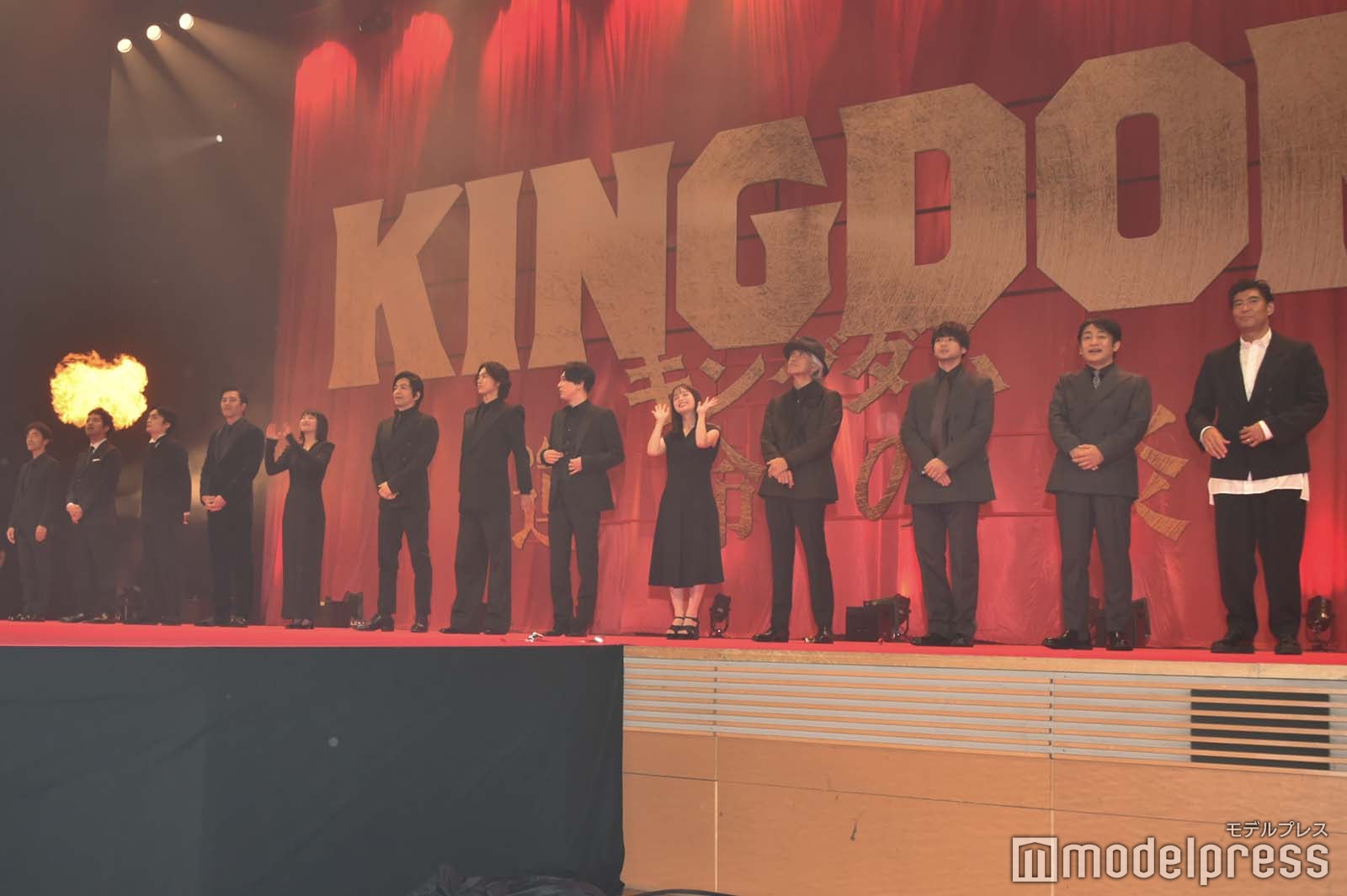 （左から）佐藤信介監督、三浦貴大、岡山天音、要潤、清野菜名、大沢たかお、山崎賢人、吉沢亮、橋本環奈、佐藤浩市、山田裕貴、片岡愛之助、高嶋政宏（C）モデルプレス