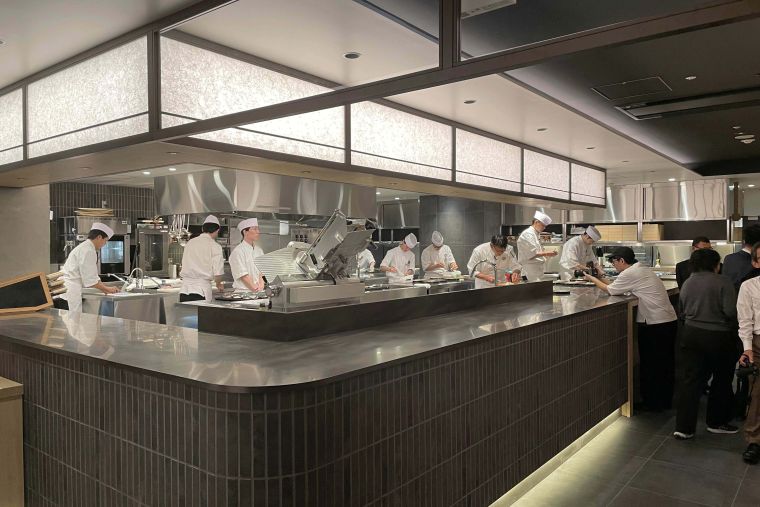 外食の高価格帯業態が活発化 老舗店の「進化」と「復活」