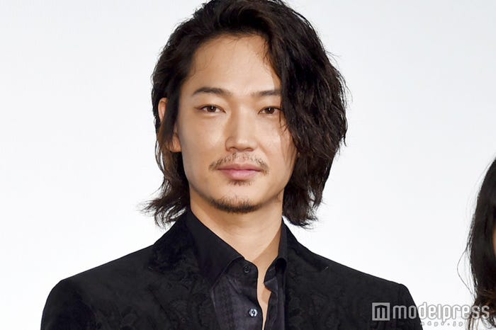 綾野剛(C)モデルプレス