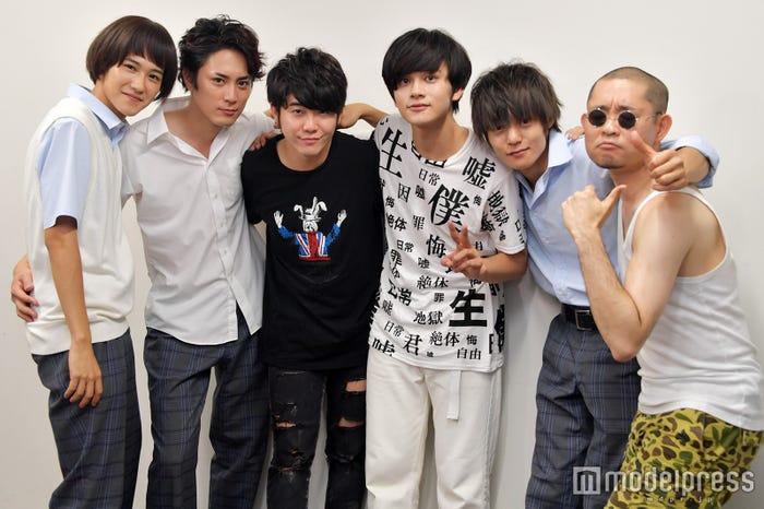 (左から)葉山奨之、間宮祥太朗、大森元貴(Mrs. GREEN APPLE)、北村匠海(DISH//)、窪田正孝、今野浩喜(C)モデルプレス