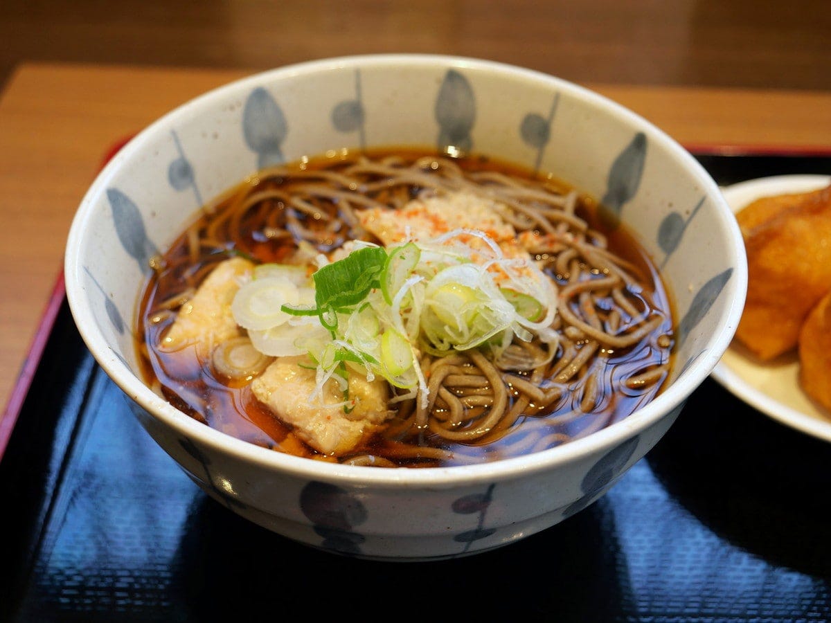 とり肉そば（税込440円）