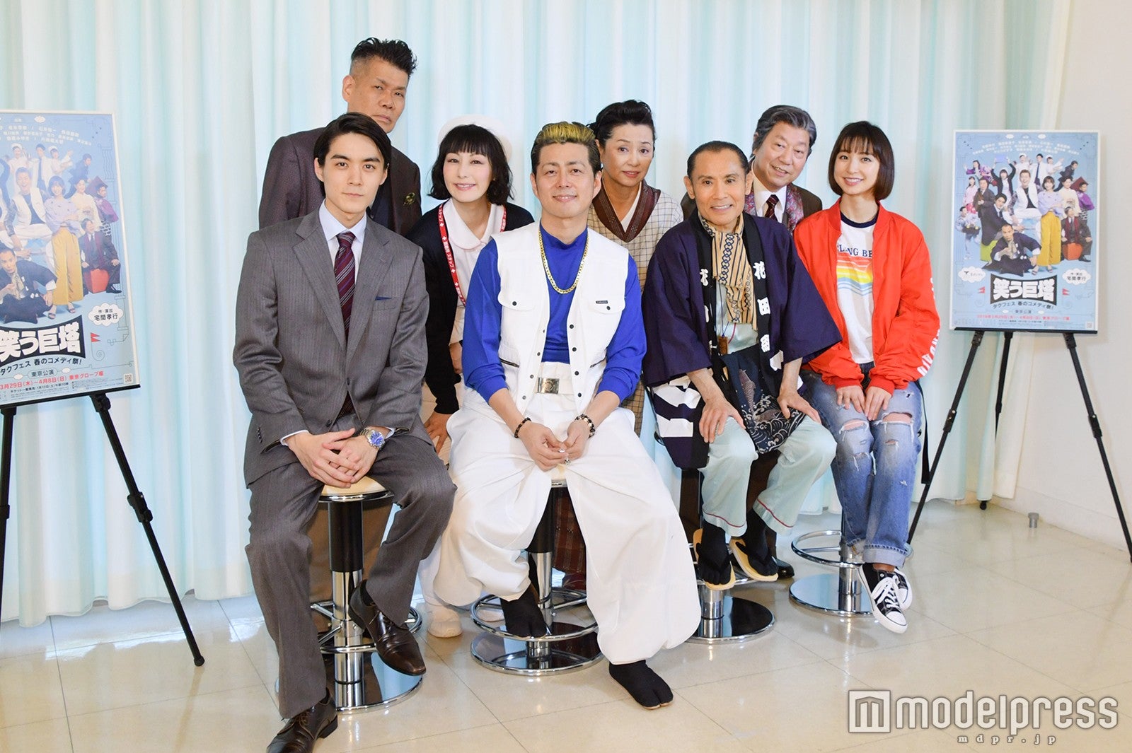 （前列左から）松本享恭、宅間孝行、片岡鶴太郎、篠田麻里子、（後列左から）梅垣義明、鳥居みゆき、かとうかず子、石井愃一 （C）モデルプレス