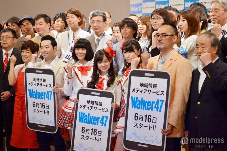 Rev．from DVLの西岡優菜、橋本環奈、秋山美穂（写真中央・左から）、地域編集長の方々