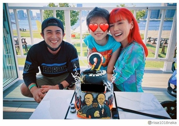 中尾明慶＆仲里依紗夫妻、長男の9歳バースデー祝福 家族3ショットに反響続々「微笑ましすぎる」「トカゲくんの成長に感動」